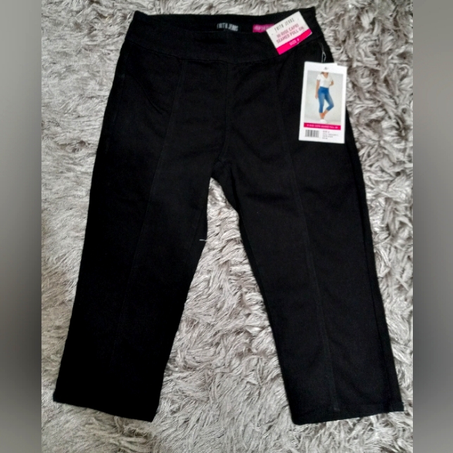 Faith Jeans Hi-Rise Capri Seamed Pull On Black Jeans
